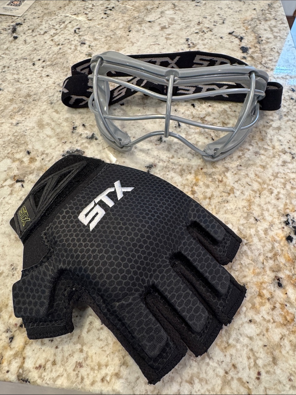STX Women’s Field Hockey Goggles & Left-Hand Glove – Black/Gray